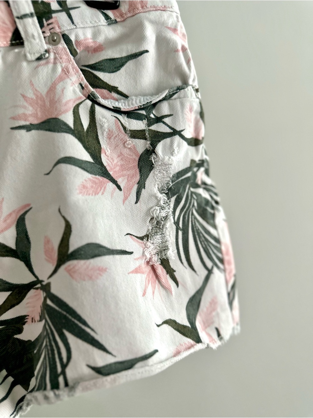 Time and Tru White Denim Shorts with Pink Floral Print - Picture 3 of 6